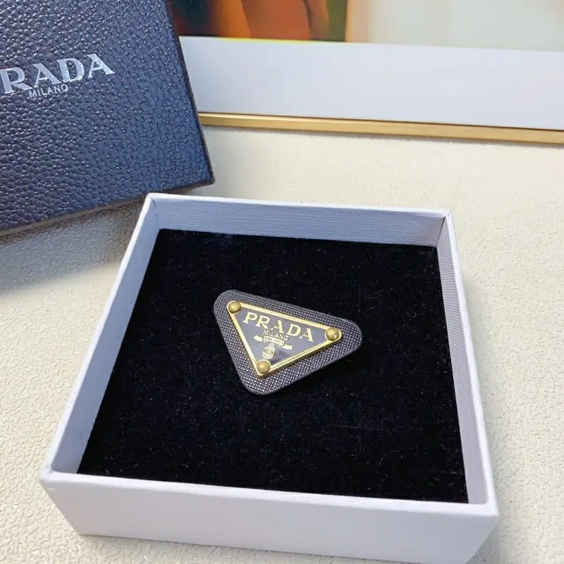 prada brooches s_123a0352